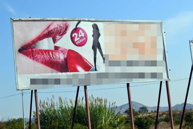 El PSOE pide que se pongan límites a las vallas sexistas y exige al Ayuntamiento que revise la Ordenanza de Publicidad Exterior