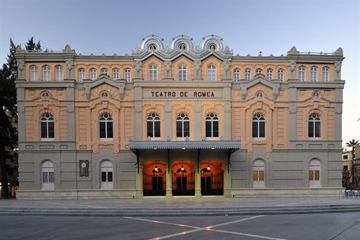 Reclamamos un cambio en la gestión cultural y más coordinación entre los teatros y los centros culturales de barrios y pedanías