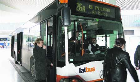 El PSOE exige al Gobierno municipal que aborde el problema del transporte público en pedanías y facilite a los vecinos el acceso a la ciudad