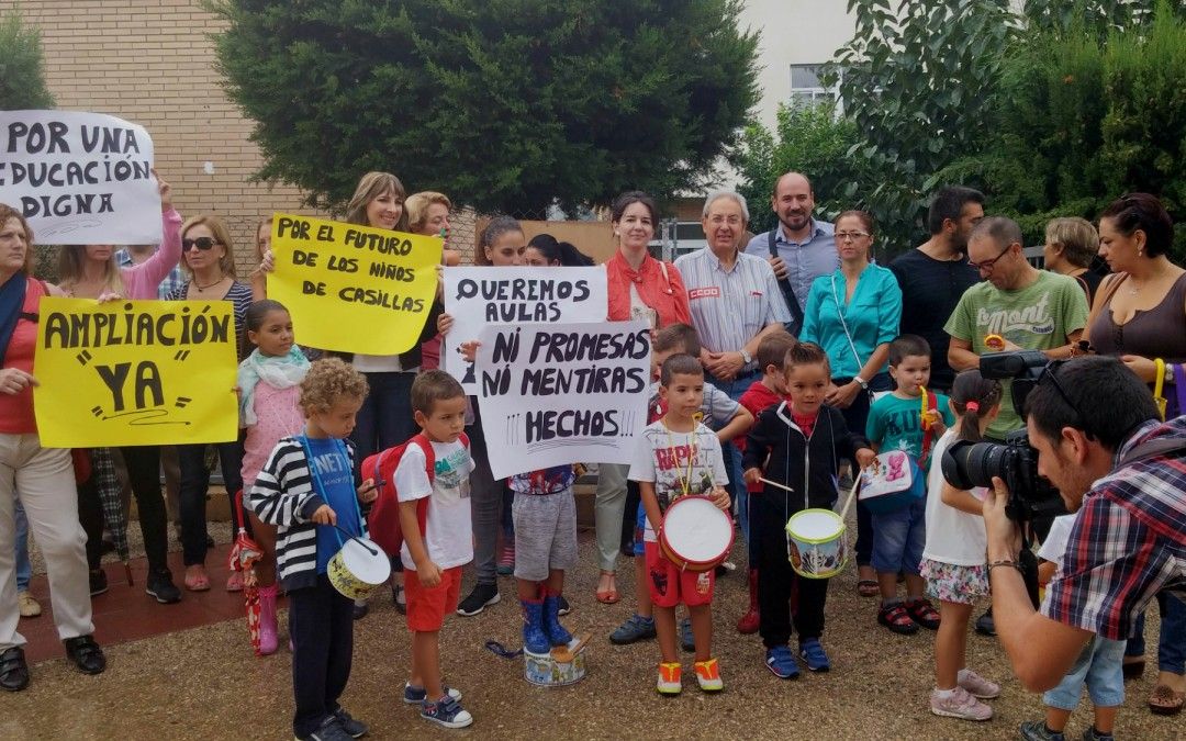 El PSOE se une a la protesta de madres y padres por el lamentable estado de algunos colegios en Murcia