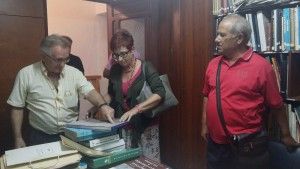 Un momento de la visita de Begoña García al Museo, acompañada por directivos de la Asociación Murciana de Amigos del ferrocarril.