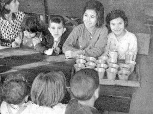 Fotografía inédita de los desayunos que se servían en el hospital fundado en Murcia en 1938. / LV
