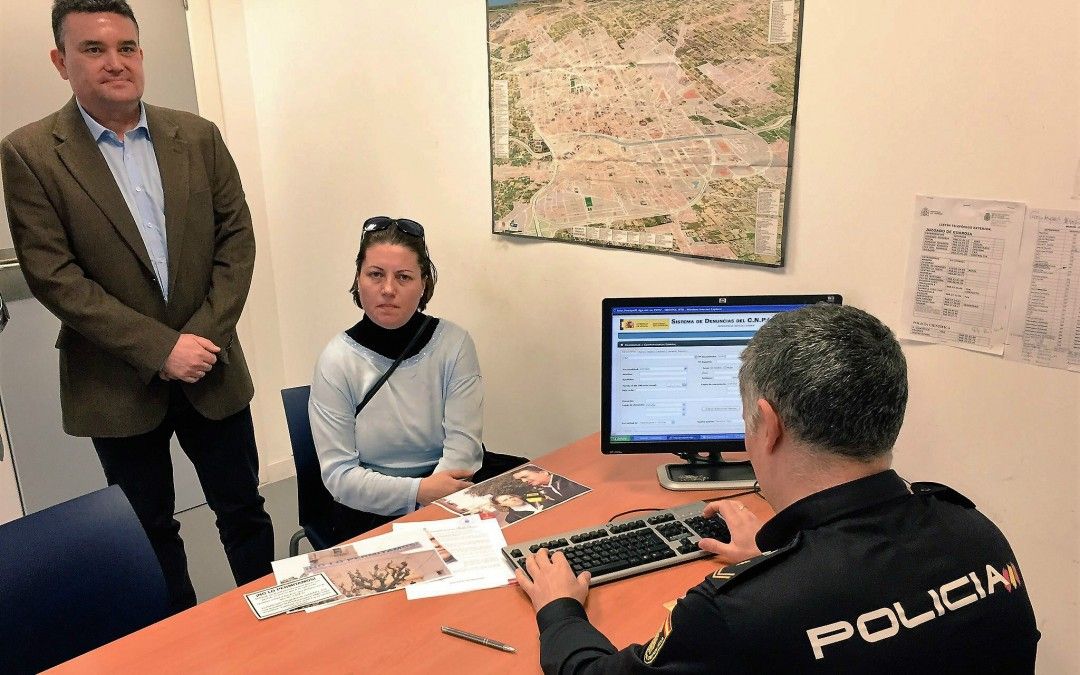 El PSOE denuncia ante la Policía Nacional el acoso mediante pancartas y octavillas que sufre la portavoz socialista en Nonduermas