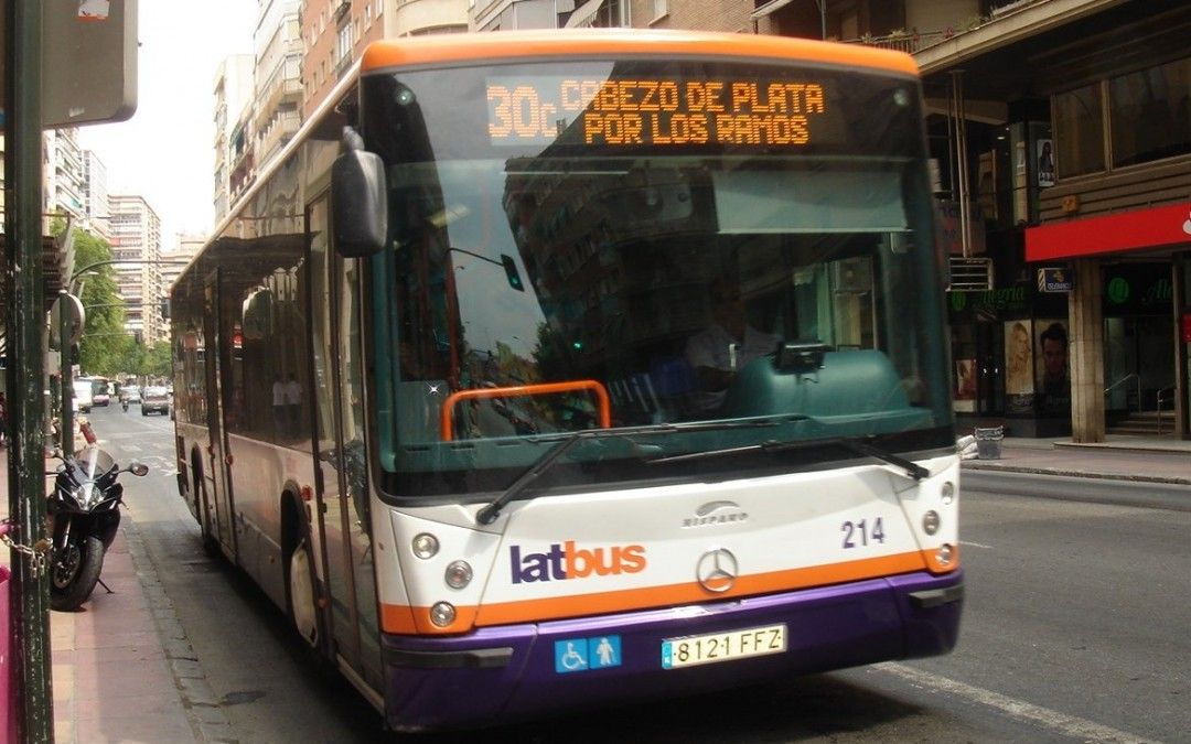 El PSOE exige al gobierno de Ballesta que la «novedad de las fiestas» sea mejorar el transporte público