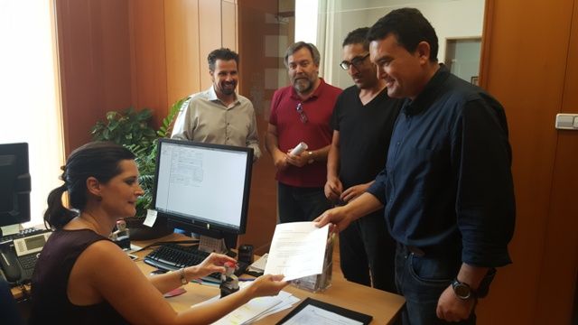 La oposición en bloque exige a Ballesta que atienda de una vez las demandas de los vecinos desalojados en Beniaján