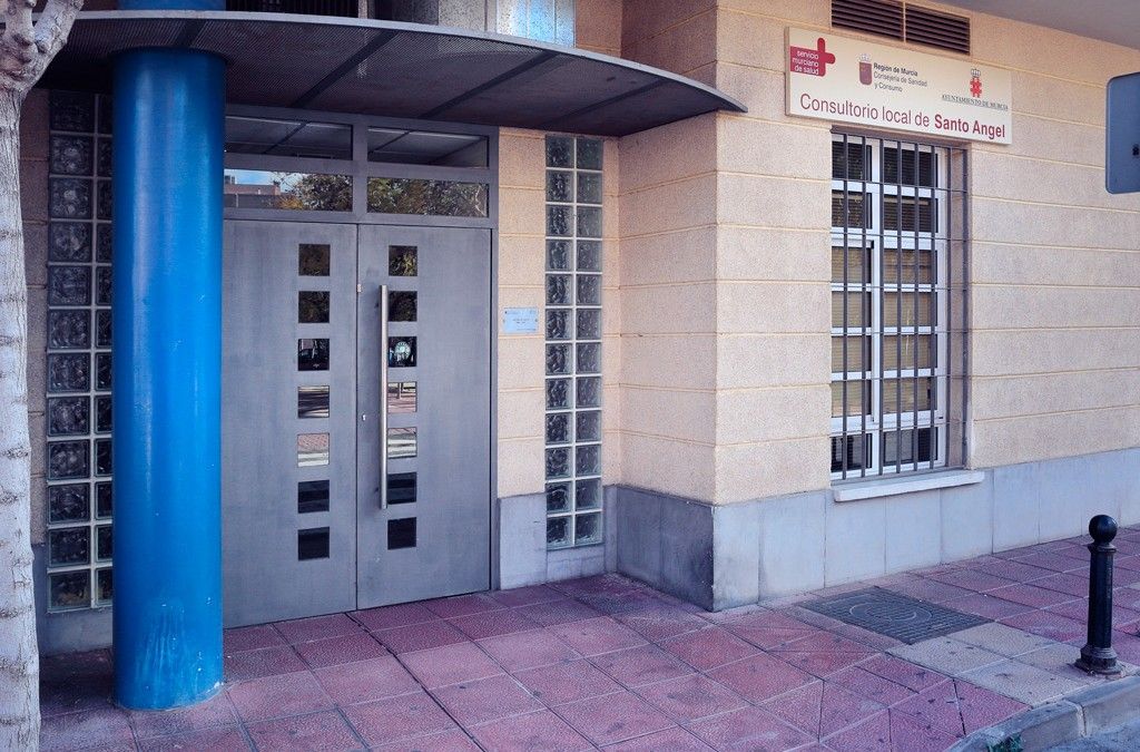 El PSOE denuncia la suspensión de varias consultas en el consultorio médico de Santo Ángel
