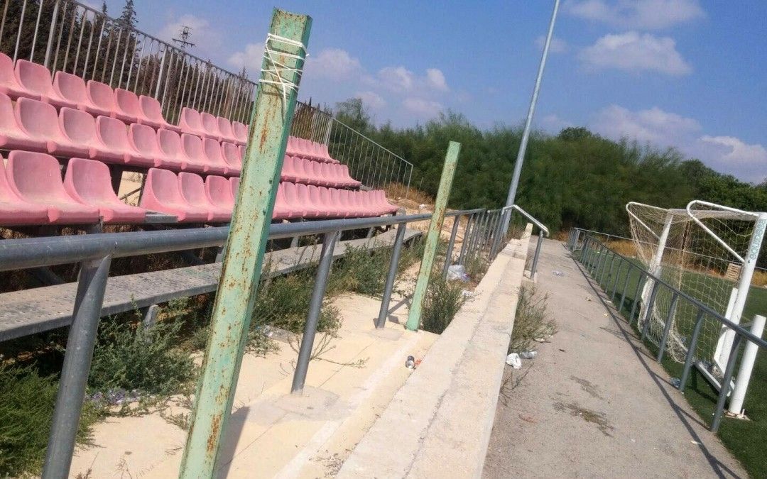 El PSOE denuncia el mal estado del campo de fútbol del Mayayo, en Sangonera la Verde, que lo utilizan unos 300 niños