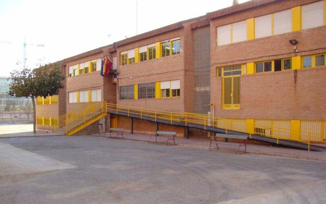 El PSOE denuncia un inicio de curso con menos aulas, niños en barracones y obras de mejora por acometer