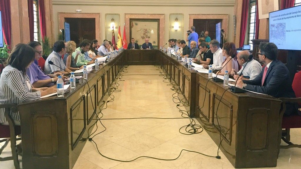 Un momento de la sesión de constitución del Consejo Sectorial sobre el Ruido, en el Ayuntamiento de Murcia.