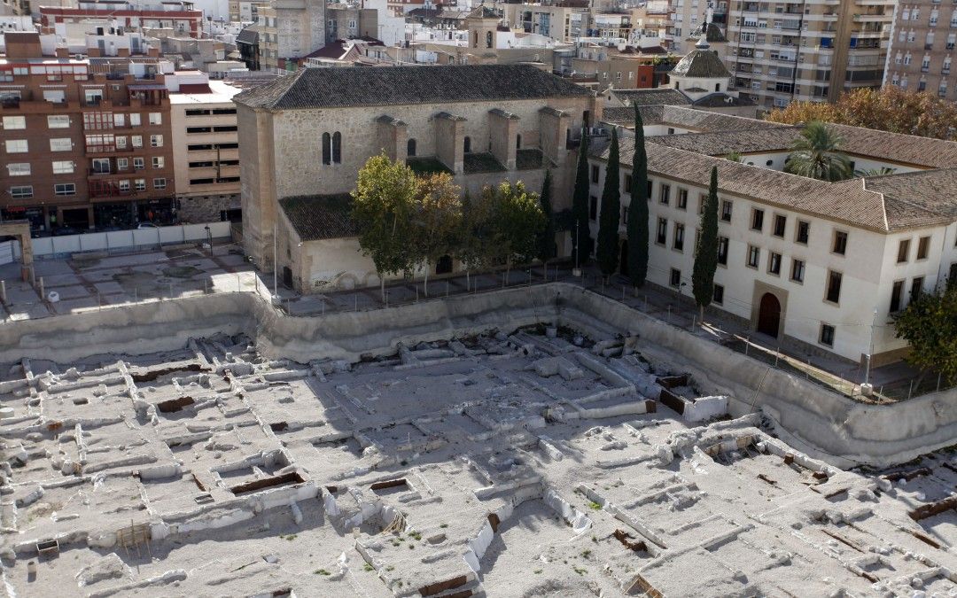 El PSOE acusa a Ballesta de vender como «obras de recuperación del yacimiento de San Esteban» los trabajos de adecuación del perímetro