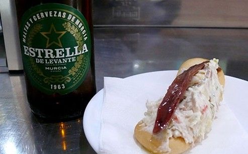 El PSOE consigue que los establecimientos puedan colocar barras en la vía pública de forma gratuita durante las fiestas patronales de las pedanías