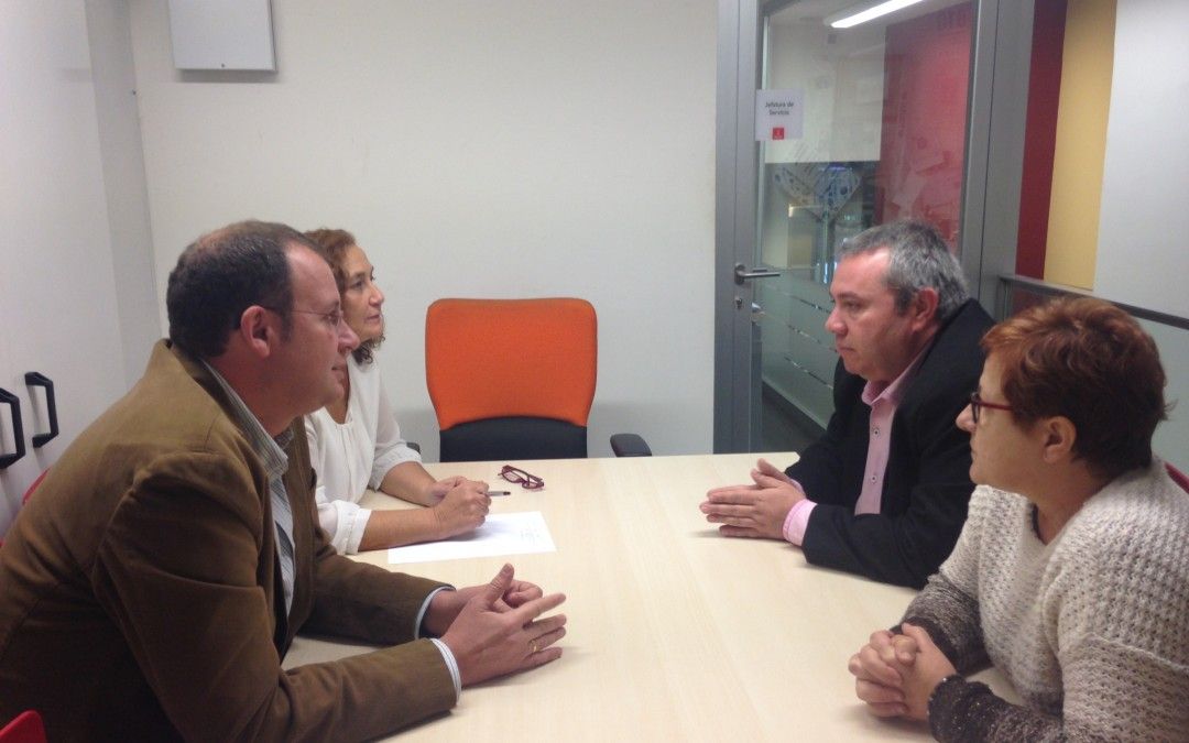 El PSOE visita el Servicio de Atención al Ciudadano para recordar la necesidad de que vuelva a ser ofrecido por funcionarios
