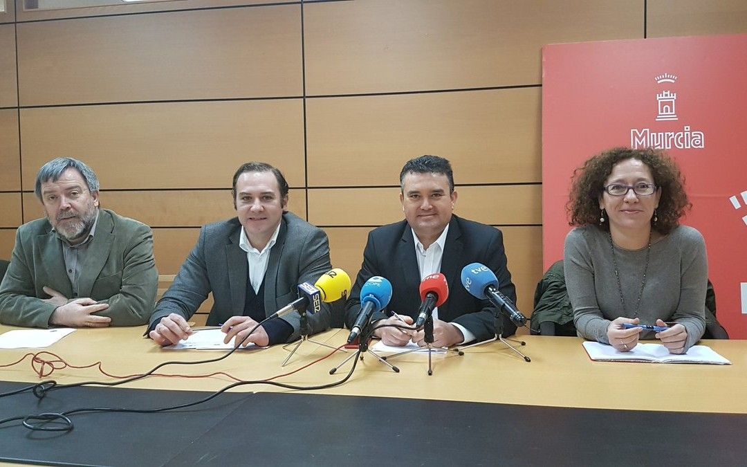 La oposición exige a Ballesta que deje de sumir en el abandono al barrio de La Paz tras veintiún años de menosprecio