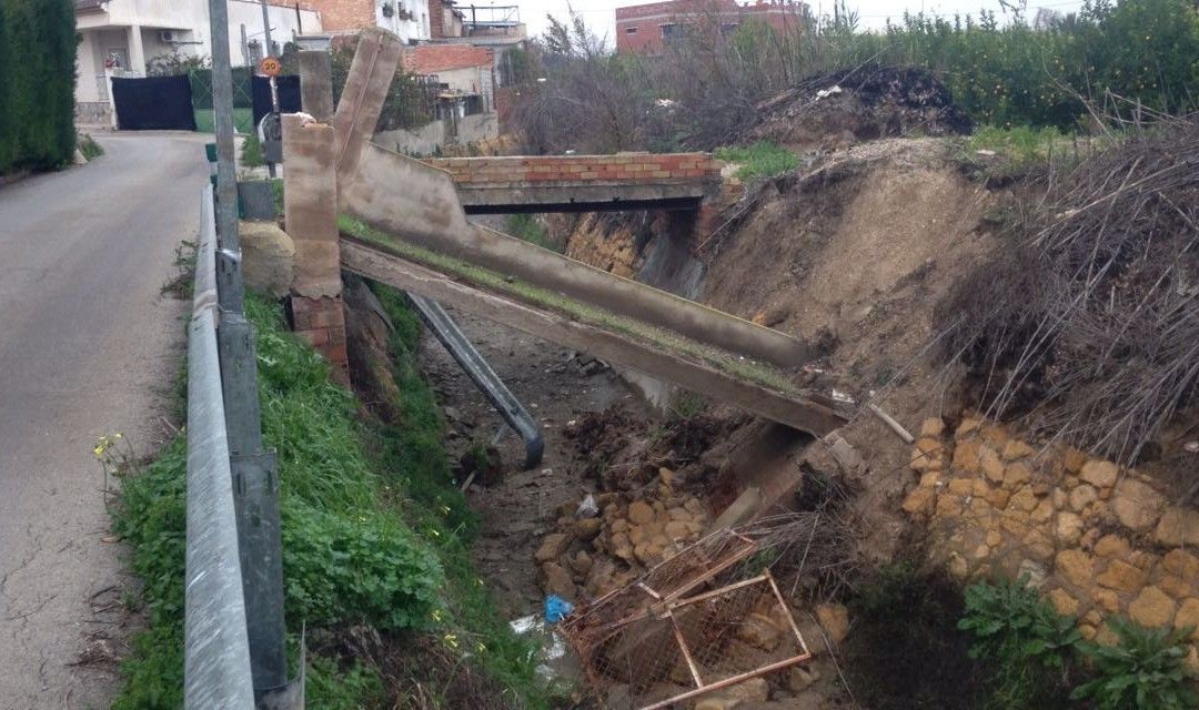 El PSOE advierte del peligro que suponen para los vecinos los desprendimientos por las lluvias en algunos caminos de Aljucer y Nonduermas