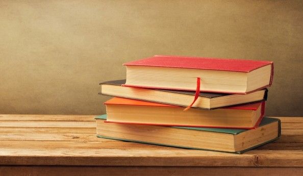 El PSOE reclama al gobierno de Ballesta la puesta en marcha del sistema de reutilización de libros aprobado por unanimidad en el Pleno de marzo