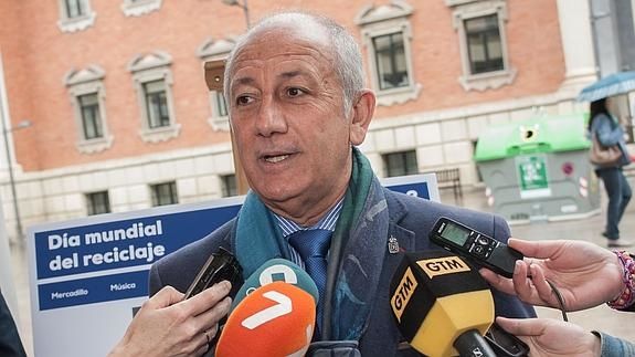El PSOE exige a Ballesta que «controle la actitud prepotente e irrespetuosa del concejal Roque Ortiz»