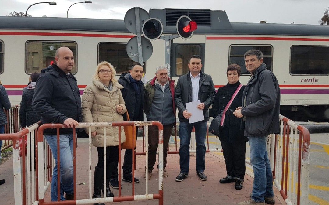 El PSOE denuncia que los presupuestos municipales de Ballesta abandonan el soterramiento