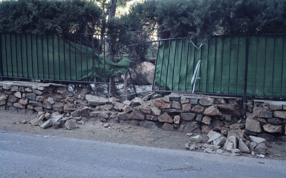 El presidente de la Junta de Santo Ángel muestra su malestar al no encontrar respuesta ni solución a los desprendimientos de rocas