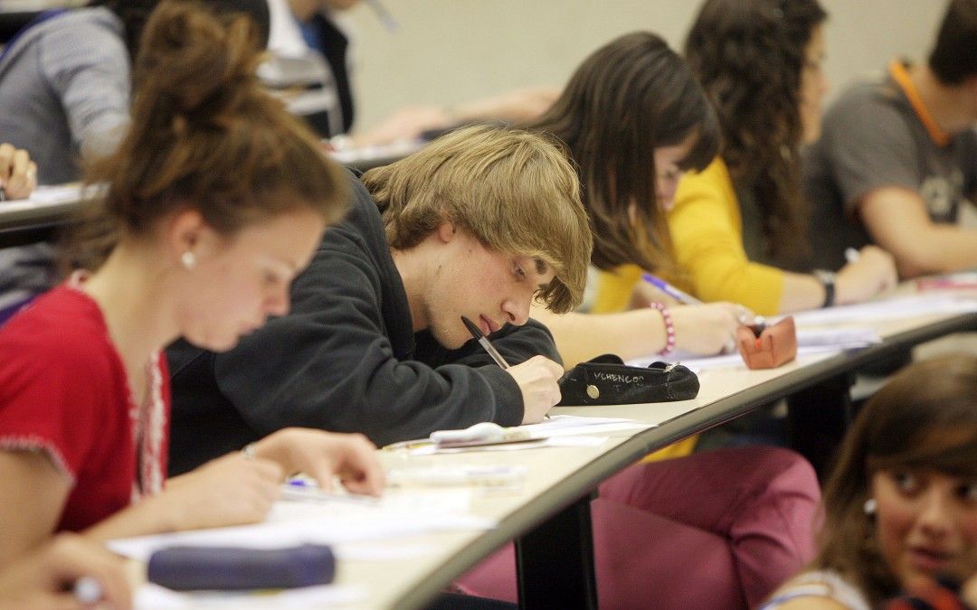 El PSOE exige al gobierno de Ballesta «que busque la fórmula para que ningún joven del municipio abandone los estudios por falta de recursos económicos»
