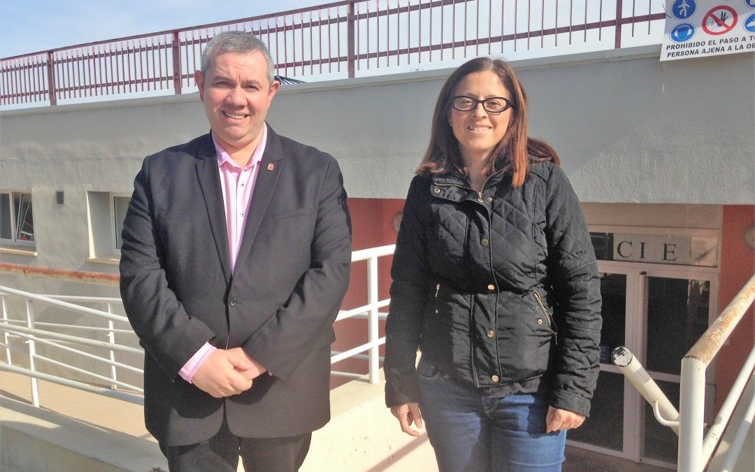 El PSOE visita el Centro de Internamiento de Extranjeros para comprobar las condiciones de inmigrantes y de la Policía Nacional