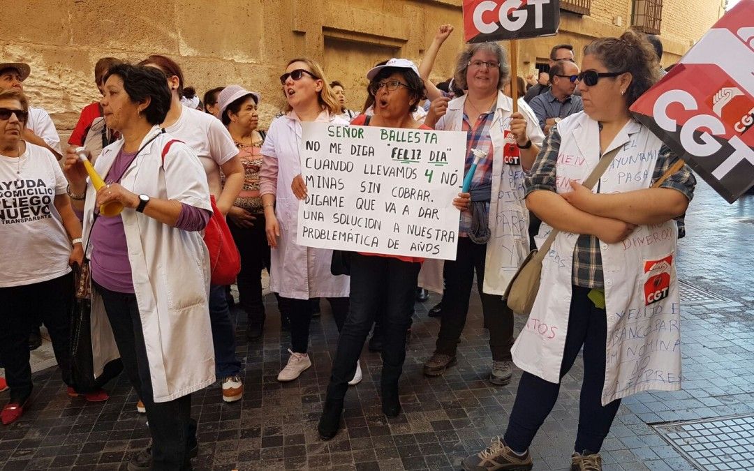 El PSOE exige a Ballesta «menos fotos el 8 de marzo y más políticas de Igualdad todo el año»