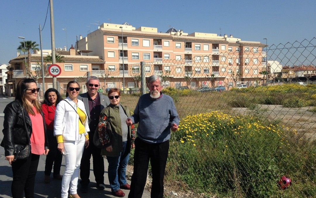 El PSOE denuncia el estado de calles de San José de la Vega, intransitables y peligrosas para los peatones
