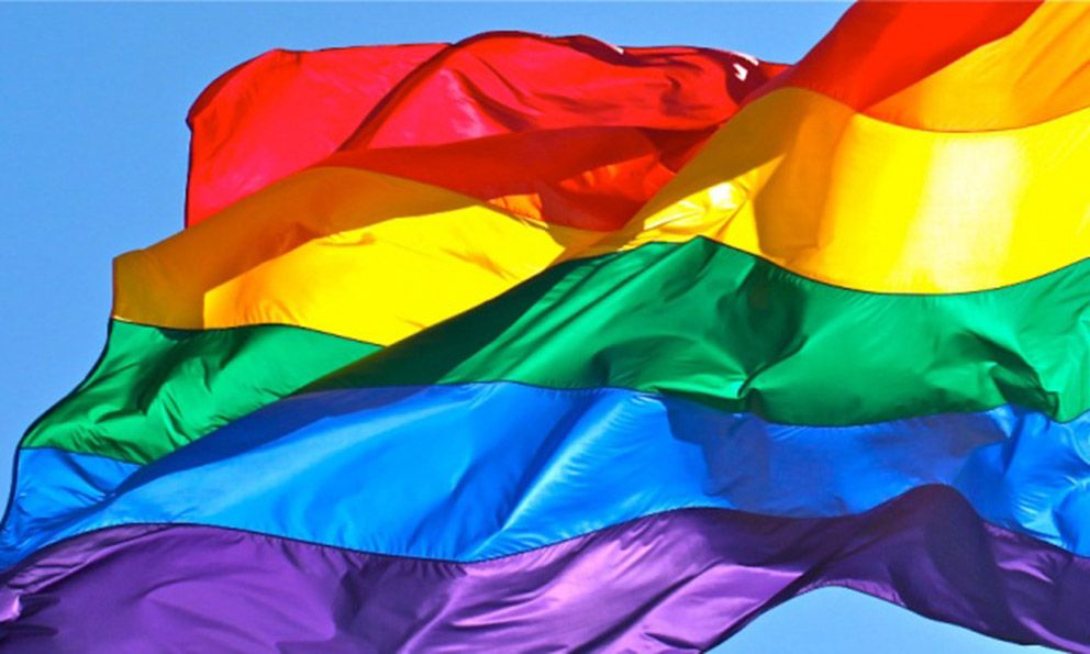PSOE, Cambiemos Murcia y el concejal Luis Bermejo piden que se exhiba la bandera LGTBI para reconocer los derechos del colectivo