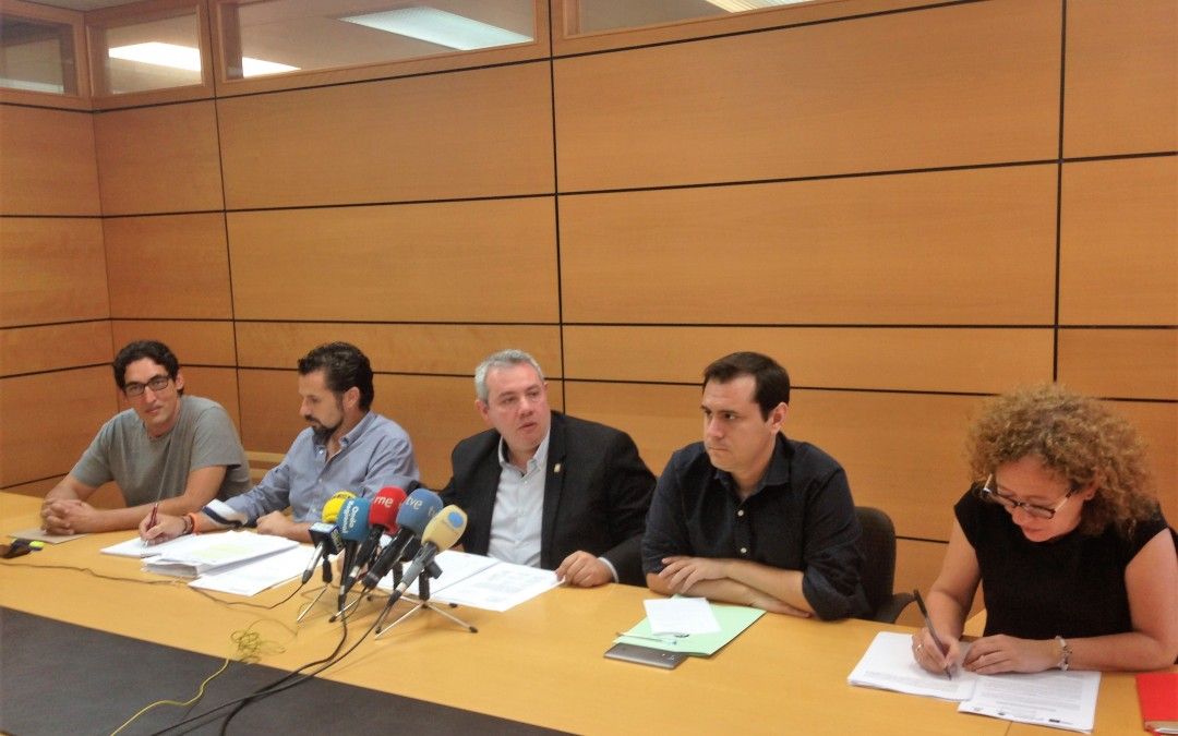 La oposición pide al Alcalde que convoque un Pleno extraordinario para abordar de forma monográfica la cesión ilegal de trabajadores en más de una decena de servicios  externalizados