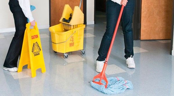 El PSOE teme que el nuevo contrato de servicio de limpieza de edificios municipales se abarate y repercuta en el sueldo de los trabajadores