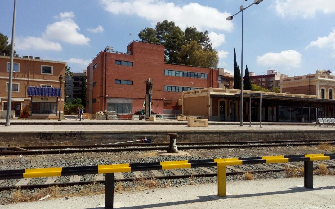 El PSOE exige a Ballesta que las catas que se están realizando en la fachada de la Estación del Carmen tengan autorización y cumplan la normativa de conservación del patrimonio