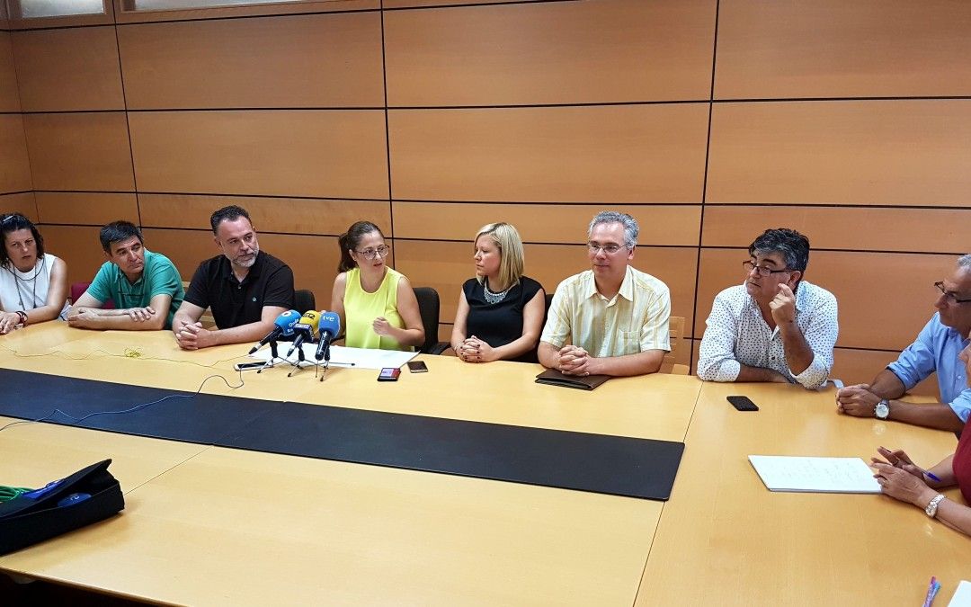 El PSOE acusa al concejal Guillén de obstaculizar el trabajo de las juntas municipales y de impedir una descentralización real