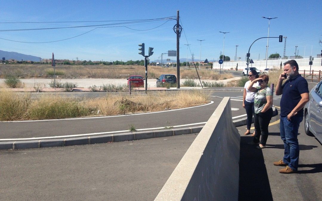 El PSOE muestra su perplejidad por que la Costera Norte siga con el carril bici y las rotondas a medio 14 meses después de su apertura