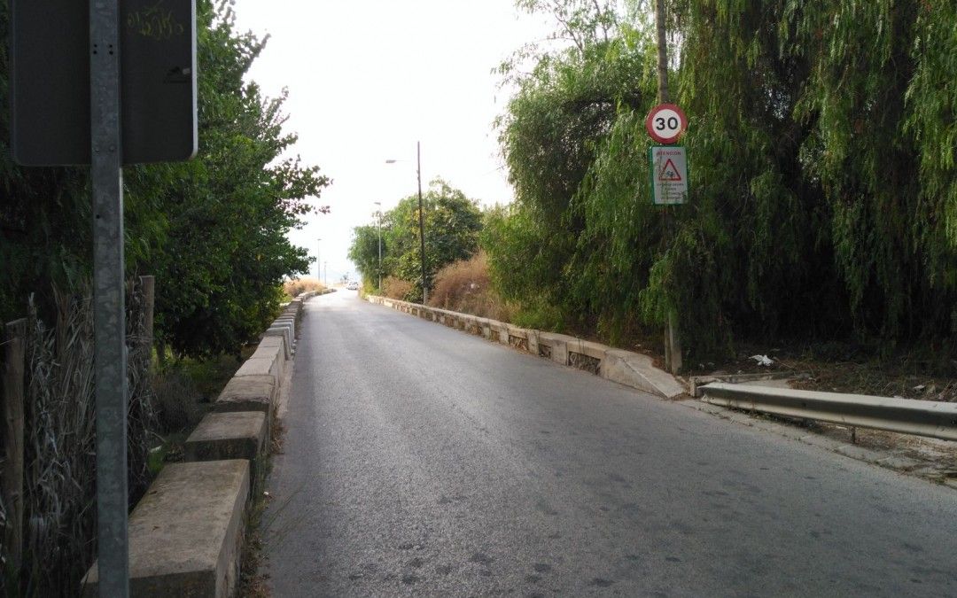 El PSOE reclama un proyecto integral para dotar de aceras y accesos peatonales al Camino de Salabosque