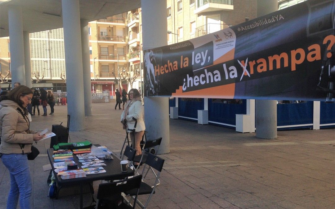 El PSOE acusa al PP de incumplir dos leyes que harían la vida más fácil a las personas con discapacidad