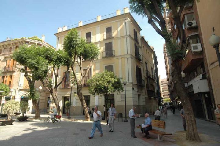 El PSOE exige la convocatoria urgente de un Pleno para que los trabajadores del Museo Ramón Gaya cobren cuanto antes
