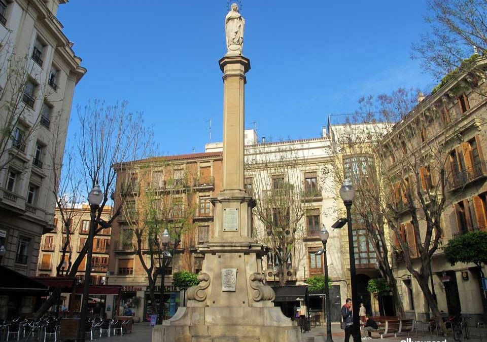 El PSOE pide la eliminación de un escudo y la inscripción franquista de la plaza Santa Catalina