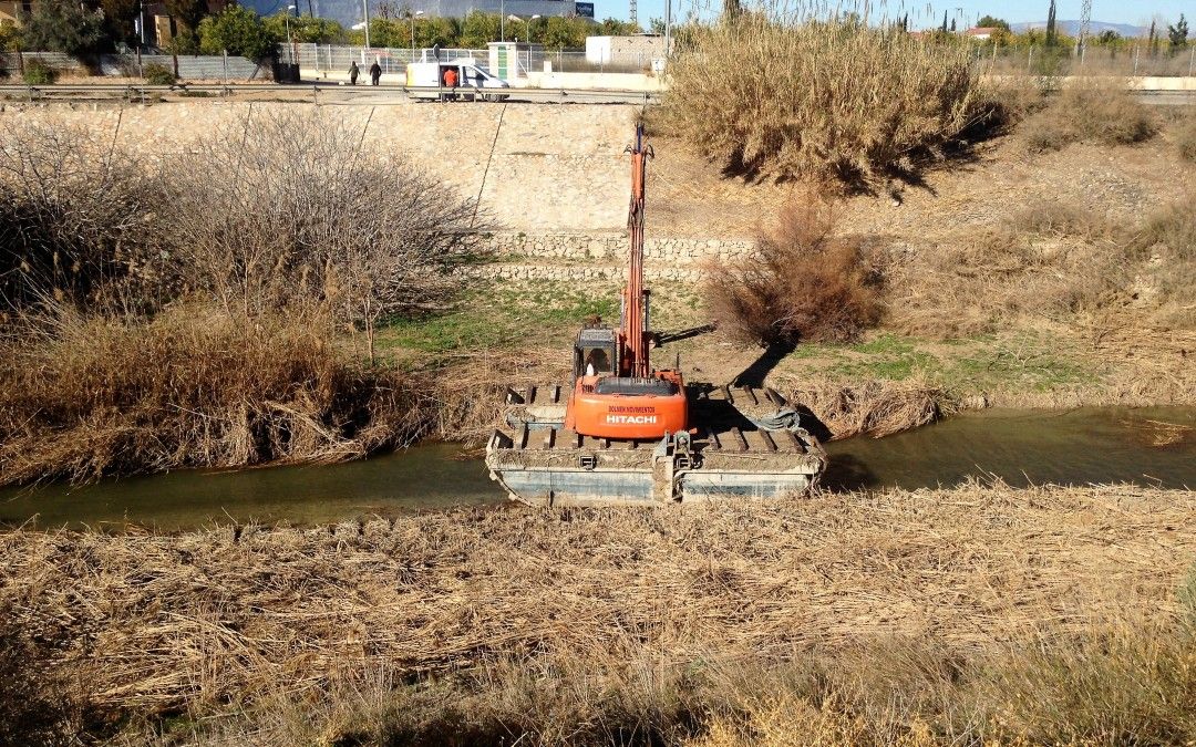 El PSOE denuncia ante el Seprona el ‘destrozo’ del cauce del río y lleva al Senado otra vez la restauración de los sillares de Contraparada