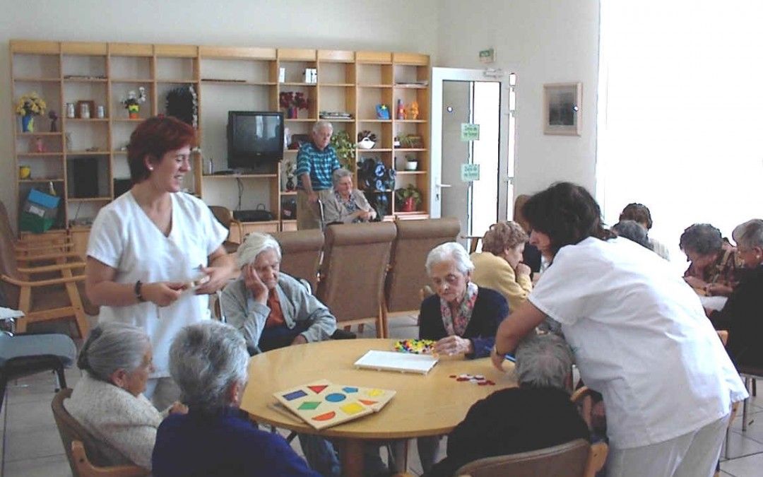 El PSOE reclama la ampliación de plazas en centros de día para facilitar la vida a los mayores y sus familias