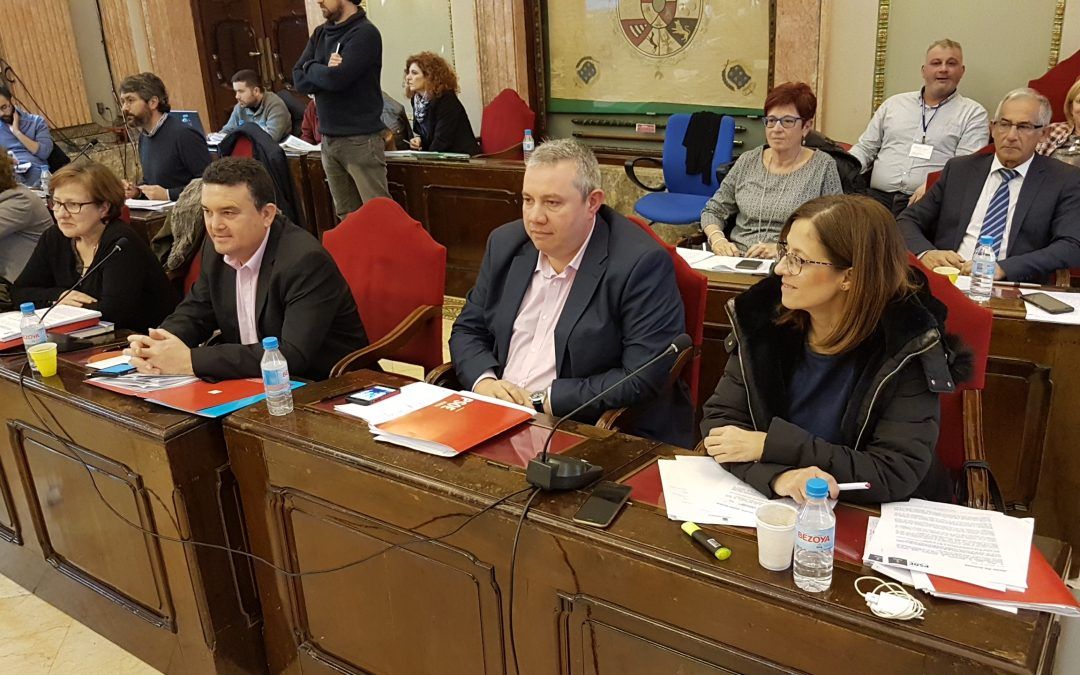 El PSOE logra la aprobación de iniciativas para depurar responsabilidades respecto a la cesión ilegal de trabajadores en el Ramón Gaya y dotar al ayuntamiento de un Plan de Responsabilidad Social Corporativa, entre otras iniciativas
