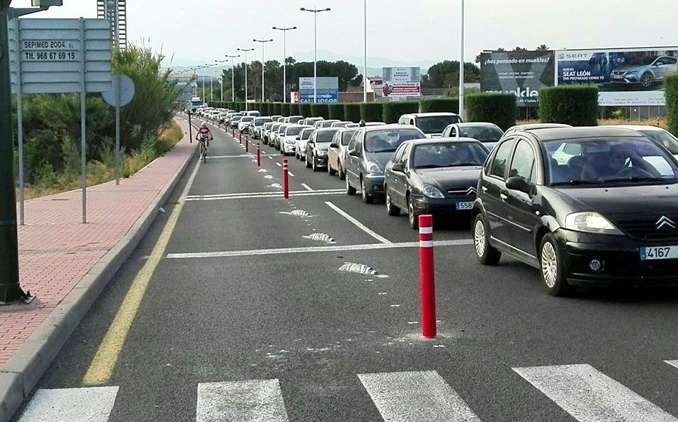 El PSOE pide medidas legislativas, económicas y fiscales a RENFE, las empresas de autobús y el Gobierno para fomentar el uso de la bicicleta