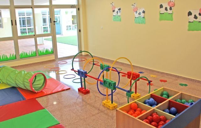 El PSOE pide la creación de una escuela infantil municipal en el colegio Maestro Enrique Laborda de Los Dolores