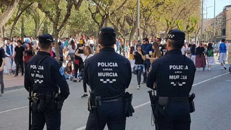 El PSOE denuncia que ni un solo agente se incorporará a la plantilla de la Policía Local en cuatro años de Ballesta como alcalde