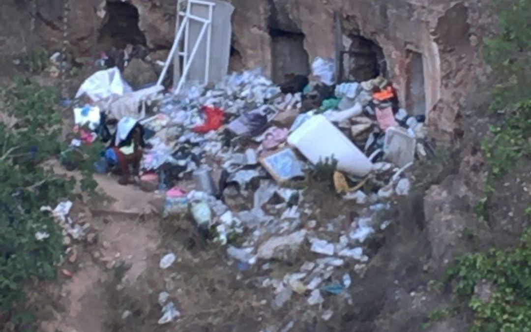 El PSOE denuncia ante el Seprona el vertedero ilegal descubierto en la Rambla El Valle, en La Alberca