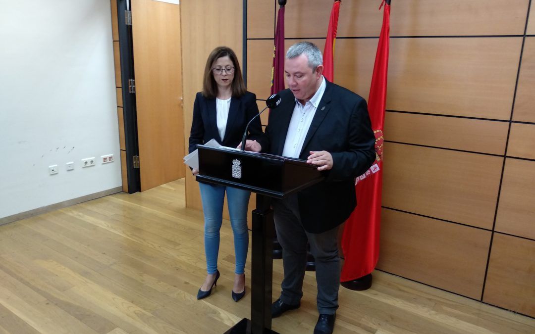 El PSOE denuncia que el PP “explota laboralmente a los bomberos de Murcia”