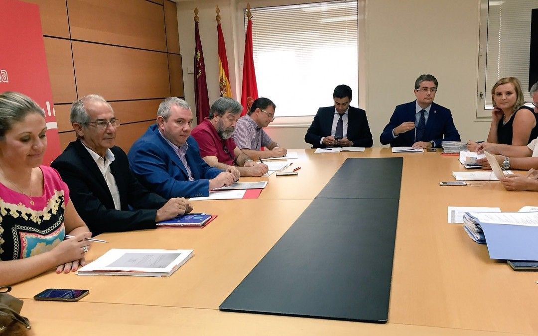 El PSOE acusa a Pacheco y al PP de «ir en contra del empleo» mientras otorgan «máxima prioridad» a los festejos populares