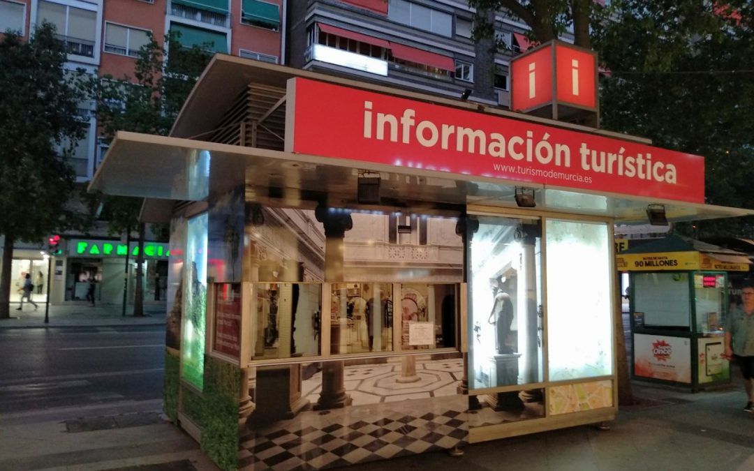 El PSOE critica al Ayuntamiento por cerrar el punto de información turística de Gran Vía en agosto, «cuando más visitantes pueden venir»