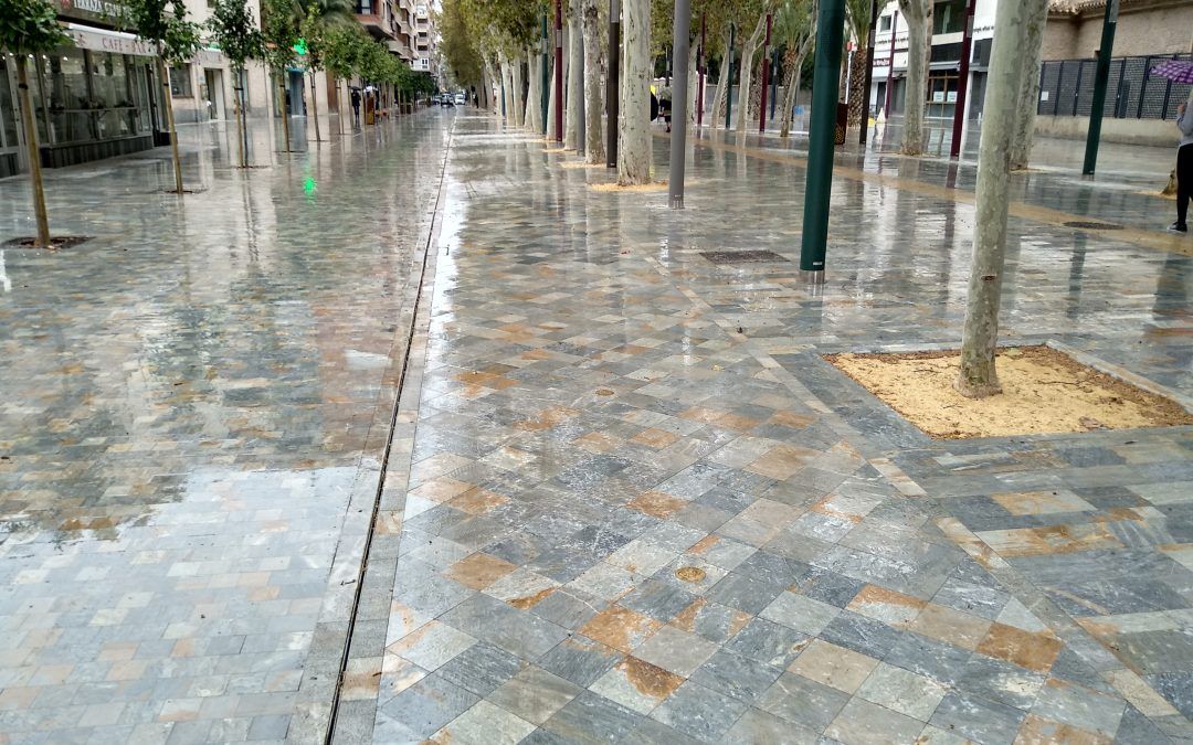 El PSOE aplaude la peatonalización de Alfonso X pero critica la escasa delimitación del carril bici y la falta de previsión para evitar el caos de tráfico