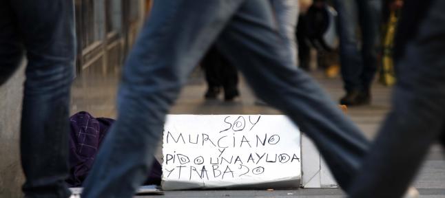 El PSOE advierte al PP de que la erradicación de la pobreza pasa por disponer de recursos humanos y económicos y dejar de mirar para otro lado