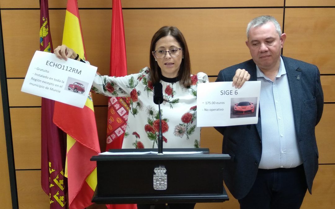 El PSOE acusa al PP de “pagar un Ferrari para los bomberos pero se ha tenido que quedar con un 600”