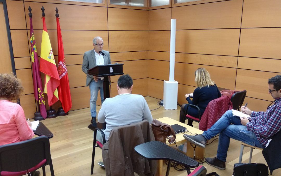 El PSOE lamenta que para el PP la mayor preocupación sea colocar la noria más grande y no luchar contra el desempleo